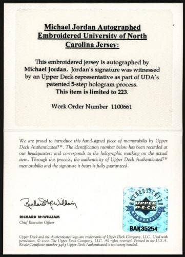 Michael Jordan, Nike Kuzey Carolina Tar Heels Forması UDA Üst Güverte COA İmzalı Kolej Formalarını İmzaladı